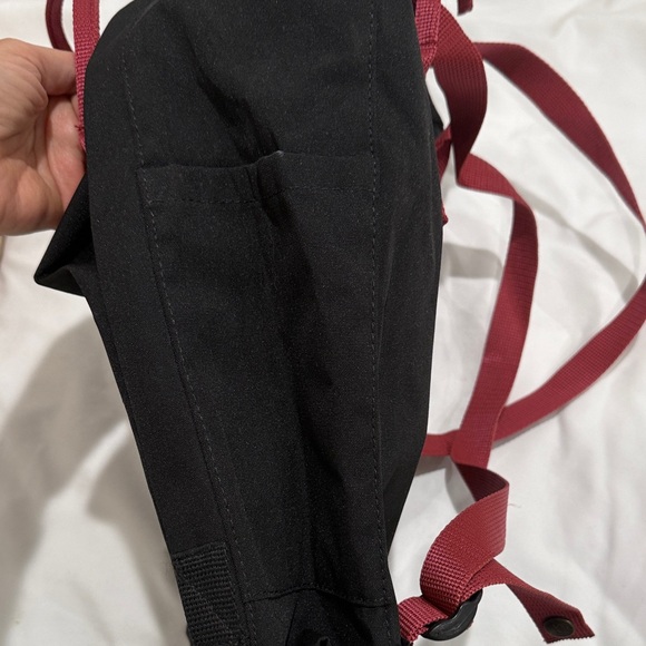 Fjallraven Kånken Black and Red Backpack NWOT, large size - Picture 6 of 7